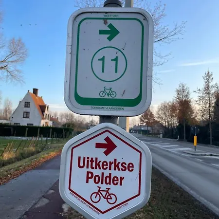 Decoster לינה וארוחת בוקר 4*