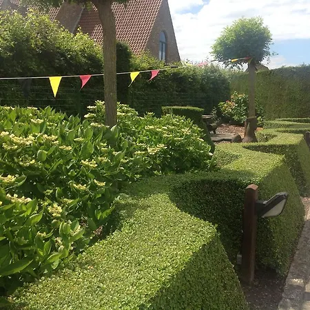 לינה וארוחת בוקר Decoster 4*