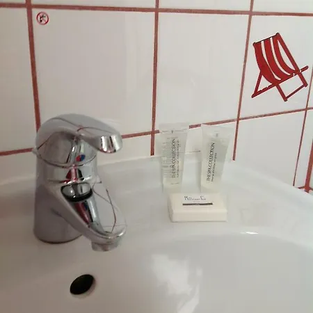 לינה וארוחת בוקר Decoster 4*